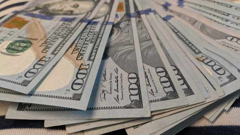 Конфискация валюты: когда у украинцев могут отобрать евро и доллары
