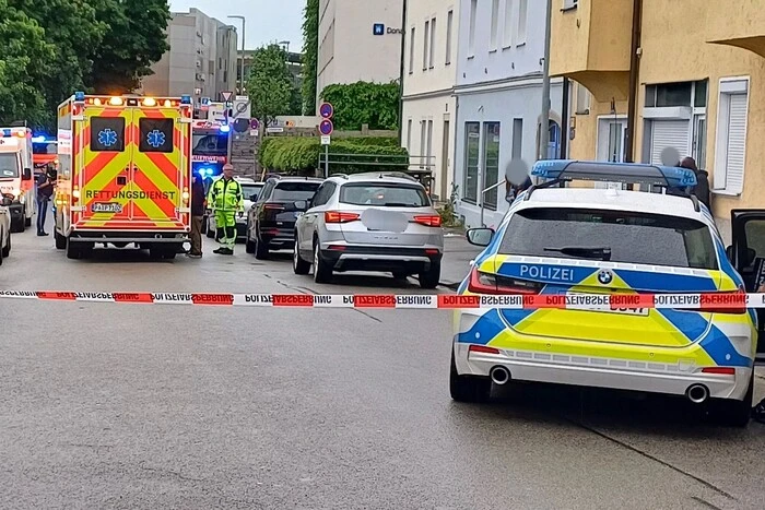 In Deutschland fuhr ein Mann in eine Menschenmenge, darunter seine Frau und Tochter