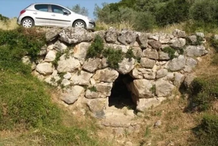 3000 years and no drop of cement: the oldest bridge in Europe still in use in Greece