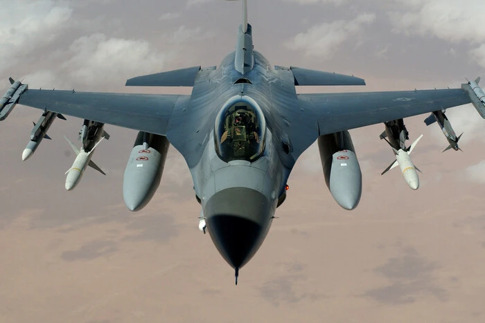 Ukraine lost F-16 during night attack: Air Forces reported on the pilot's fate