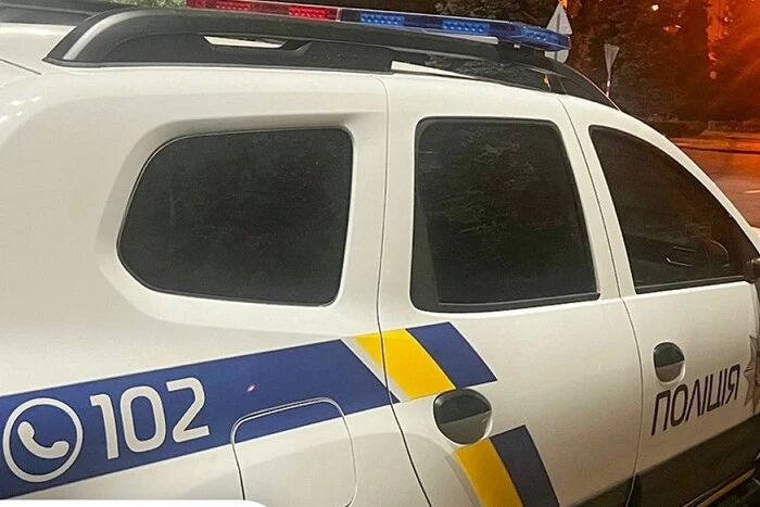 У Полтаві: 19-річний хлопець упав з даху ТРЦ