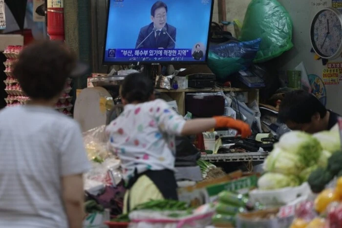South Korea to distribute $110 to every citizen