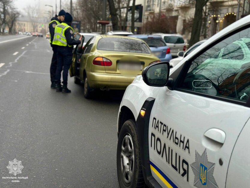 Водителям объяснили, когда можно не показывать полиции военный билет