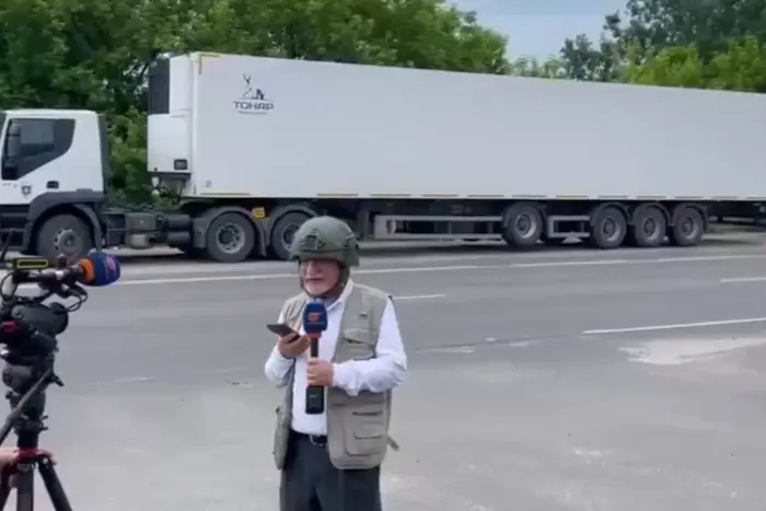 Передача тіл загиблих? Російські ЗМІ опублікували відео з чергою вантажівок