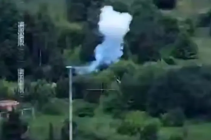 The defense forces destroyed the tricolor that the occupiers erected on the border with Chernihiv region