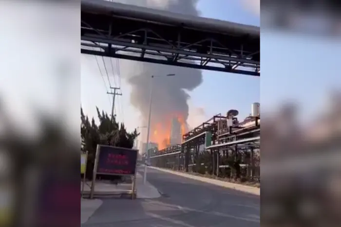 Explosion at a chemical plant in China: residents of nearby areas are asked to wear masks (video)