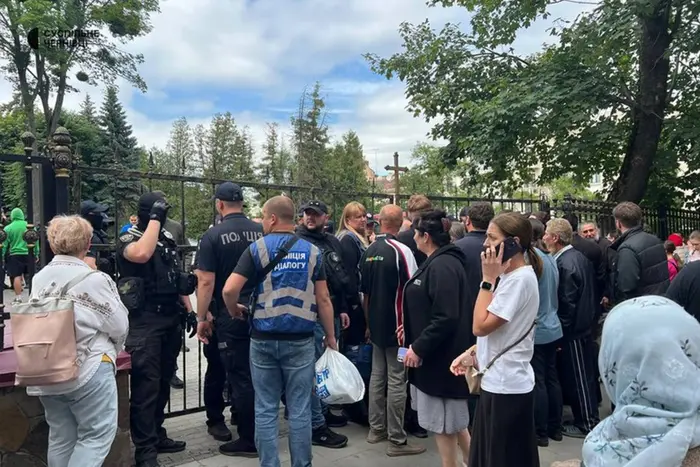 In Chernihiv, near the Holy Spirit Cathedral, a clash occurred between believers (video)