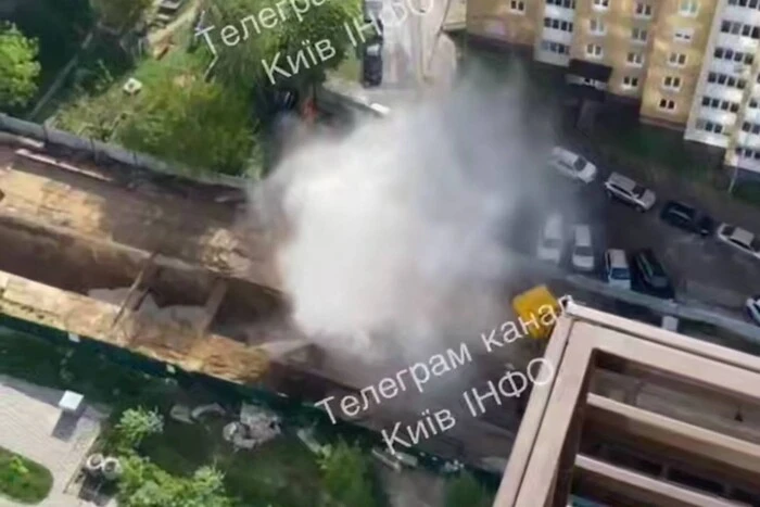 In Kiew wurde zum zweiten Mal in dieser Woche ein Baugrundstück der U-Bahn in Winogradar unter Wasser gesetzt (Video)