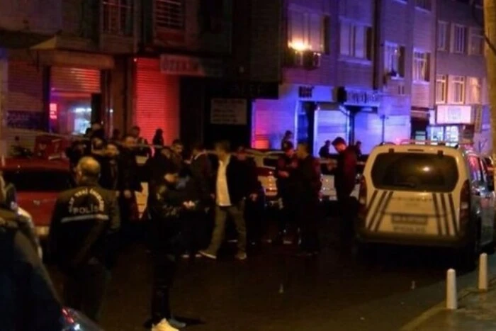 A grenade exploded in a nightclub in Istanbul: there are casualties