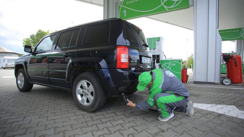 Choose liters, not hryvnias: drivers explained how not to go broke at gas stations