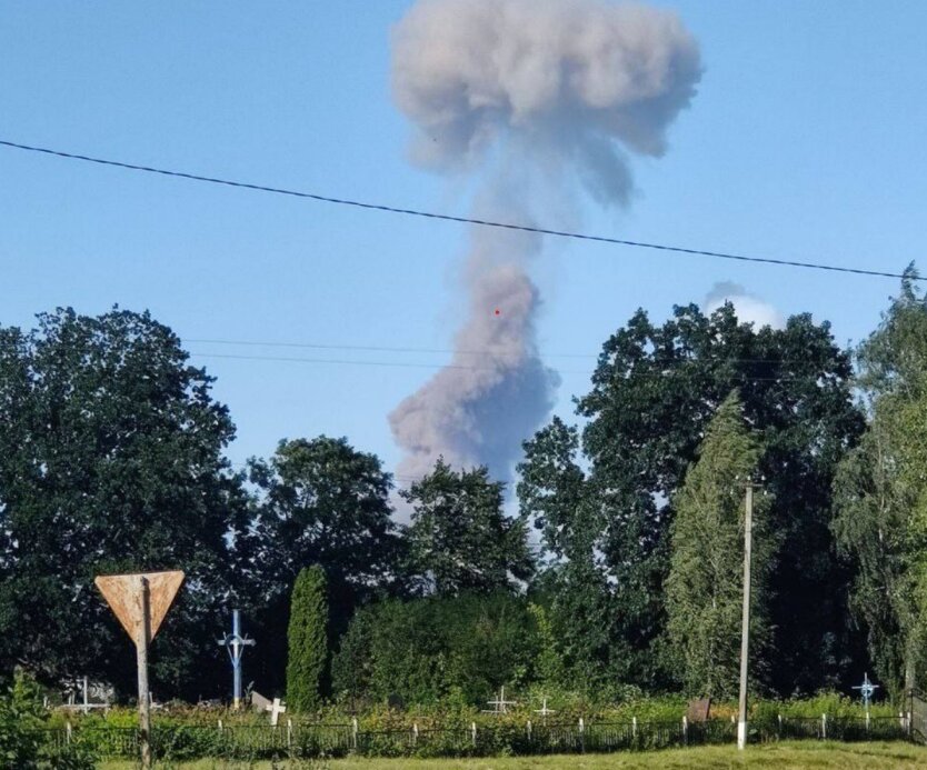 В Житомире произошел мощный взрыв на АЗС: образовалась огромная пробка на трассе к Киеву