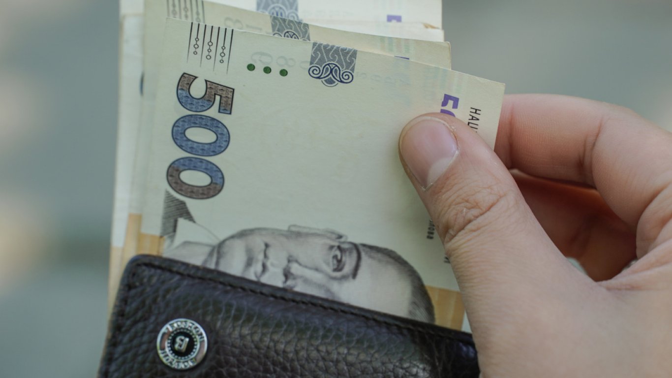 Право на доплату до пенсії — кому держава гарантує 870 грн