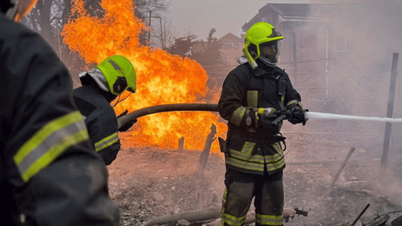 Russia launched a strike on Vinnytsia, there are wounded and destruction — video
