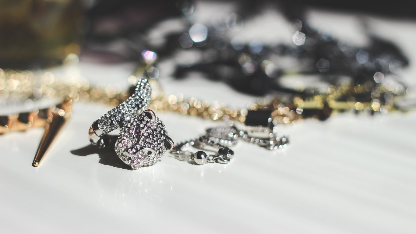 Gold oder Platin – welches Metall ist besser für Schmuck