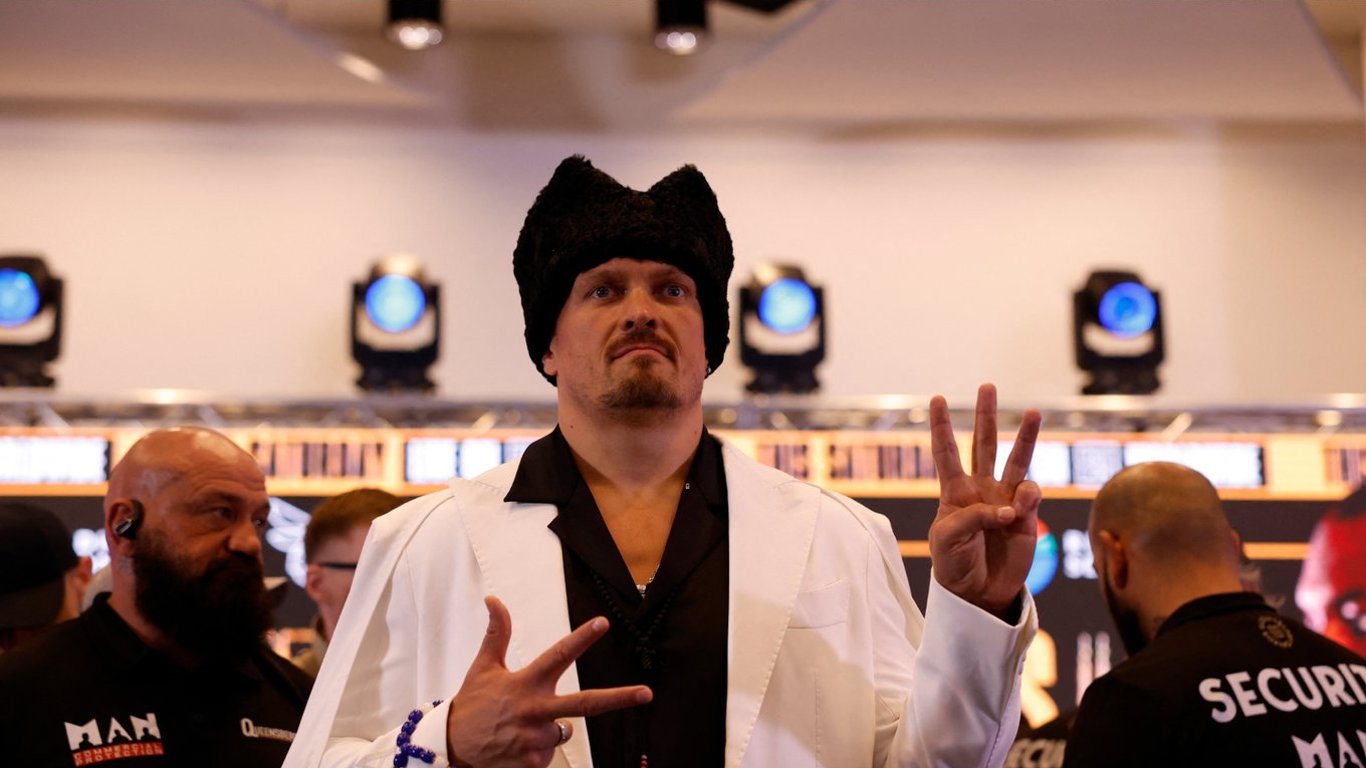 Usyk tried on the suit of a famous historical hero - who did he become