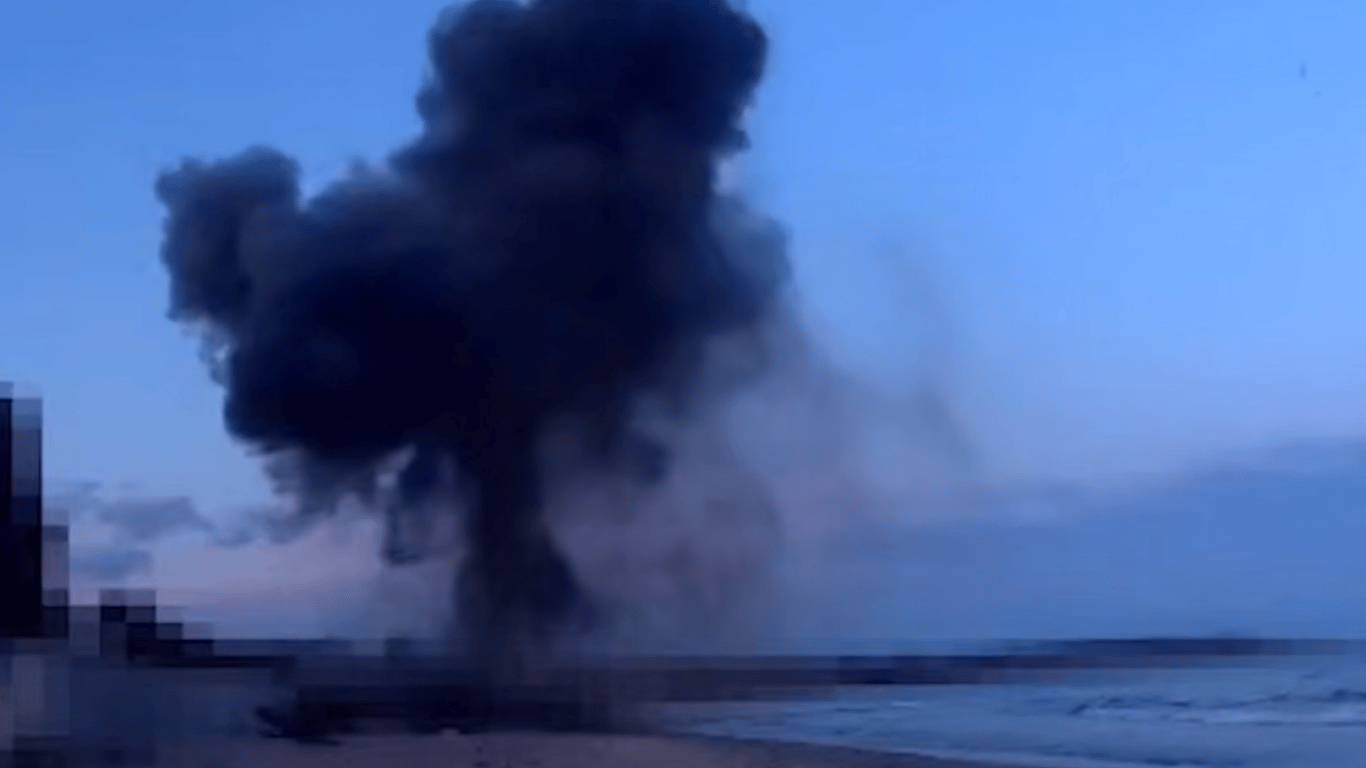 An der Küste von Odessa wurde eine Seemine zerstört - Video der Explosion