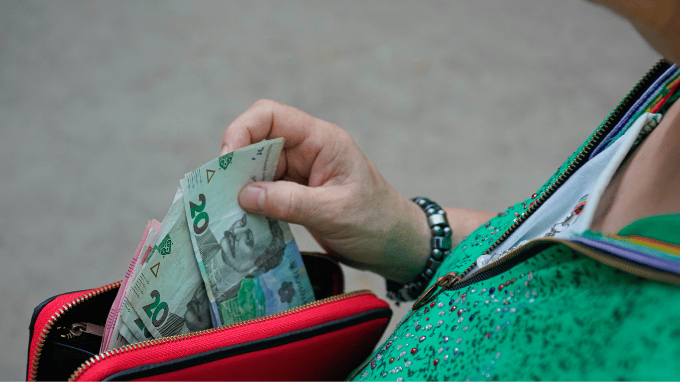 Соціальна пенсія — кому виплачується та якою буде сума в серпні