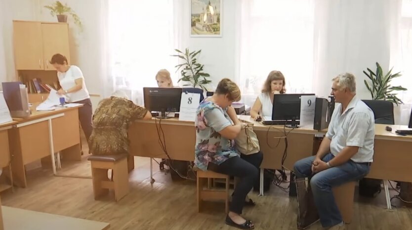 Пенсионер получает большие выплаты